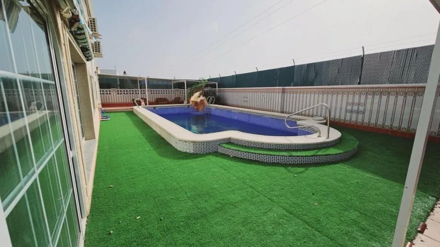 Villa de 5 chambres à Torrevieja, Espagne No. 2065 № 10