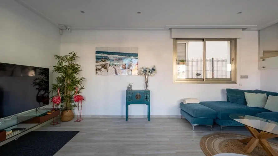 Apartment de 4 chambres à La Florida, Espagne No. 2303