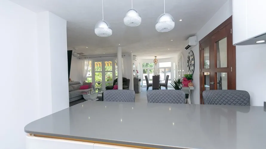 Villa de 344m² à Alicante, Espagne No. 2338 № 21