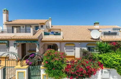 House de 80m² à La Zenia, Espagne No. 2666