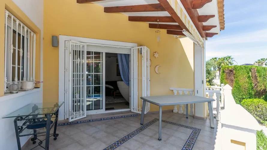 Villa de 194m² à Alicante, Espagne No. 2667 № 25