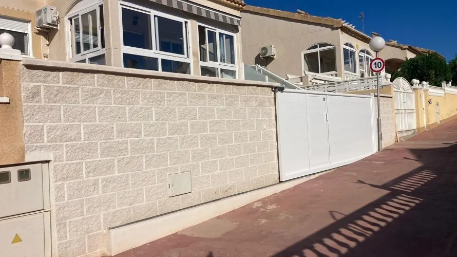 House de 2 chambres à La Florida, Espagne No. 2470 № 28