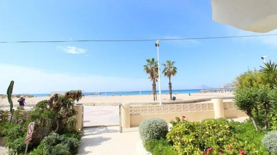 Commercial property de 230m² à Calpe, Espagne No. 2216 № 1