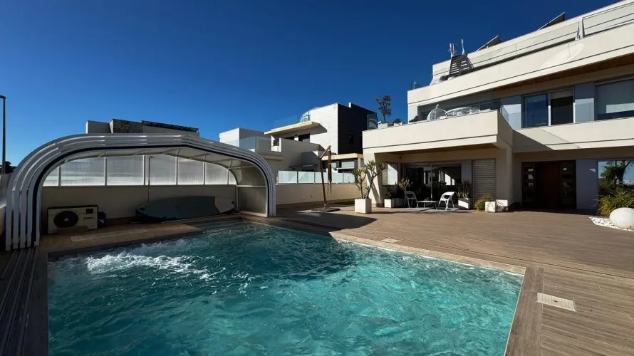 Villa de 4 chambres à Campoamor, Espagne No. 2587 № 1