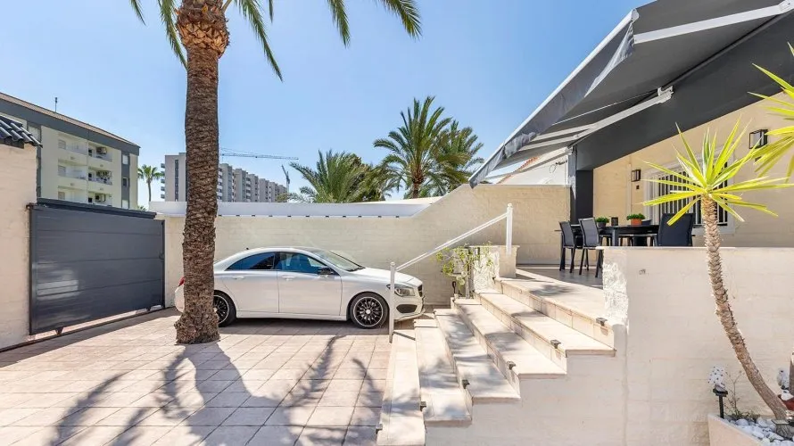 Villa de 4 chambres à Torrevieja, Espagne No. 2165 № 18