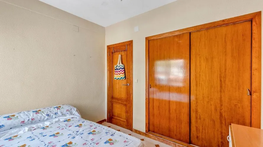 Villa de 4 chambres à Torrevieja, Espagne No. 2165 № 14