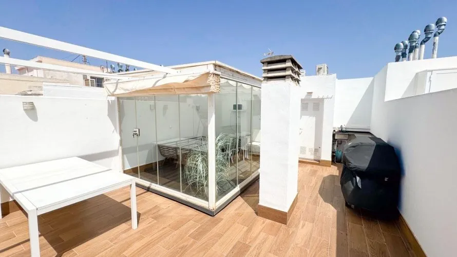Penthouse de 2 chambres à Torrevieja, Espagne No. 1969
