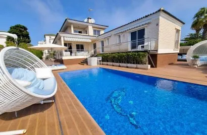 Villa de 239m² à Torrevieja, Spain No. 1559