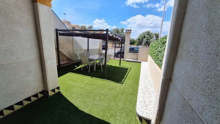 Bungalow de 1 chambre à Torrevieja, Espagne No. 2421 № 1