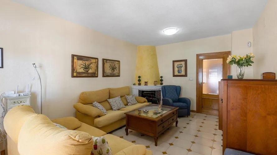 Villa de 4 chambres à Torrevieja, Espagne No. 2165 № 9