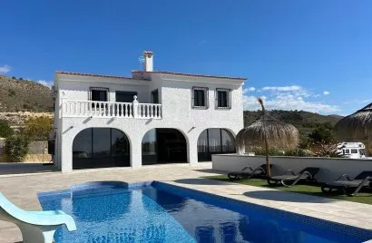 House de 4 chambres à Villajoyosa, Espagne No. 2140