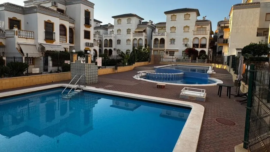 Apartment de 3 chambres à Torrevieja, Espagne No. 2131