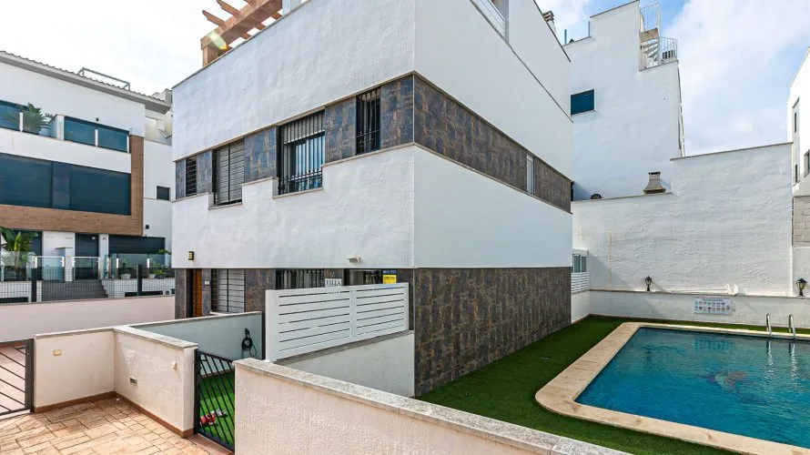 House de 132m² à Guardamar del Segura, Espagne No. 2336