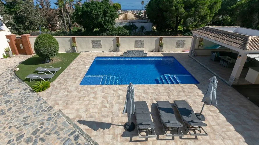 Villa de 344m² à Alicante, Espagne No. 2338 № 2