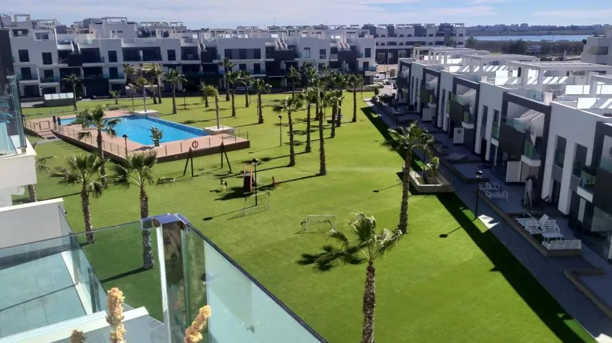Bungalow de 2 chambres à Guardamar del Segura, Espagne No. 2622 № 1