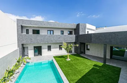 Villa de 277m² à Lo Pagan, Espagne No. 2337