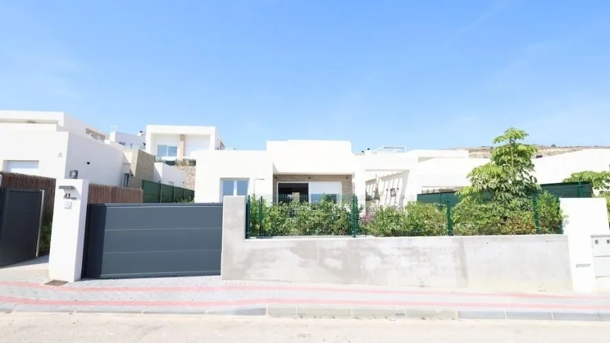 Villa de 3 chambres à Algorfa, Espagne No. 2680