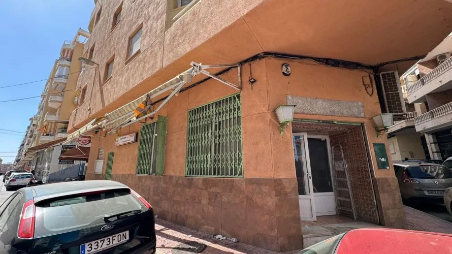 Commercial property de 118m² à Torrevieja, Espagne No. 1483 № 17