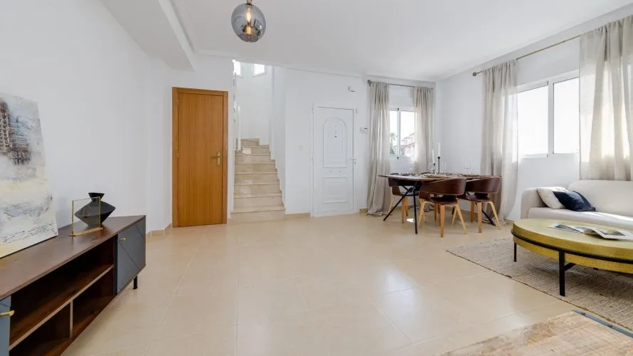 Villa de 3 chambres à San Fulgencio, Espagne No. 1818 № 1