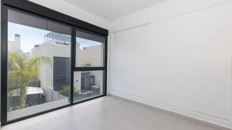 Villa de 3 chambres à La Florida, Espagne No. 2422 № 27
