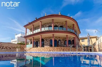 Villa de 624m² à La Zenia, Espagne No. 2786
