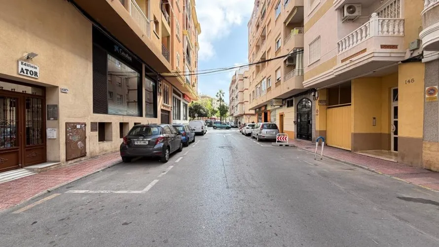 Garage de 26m² à Torrevieja, Espagne No. 3041 № 1