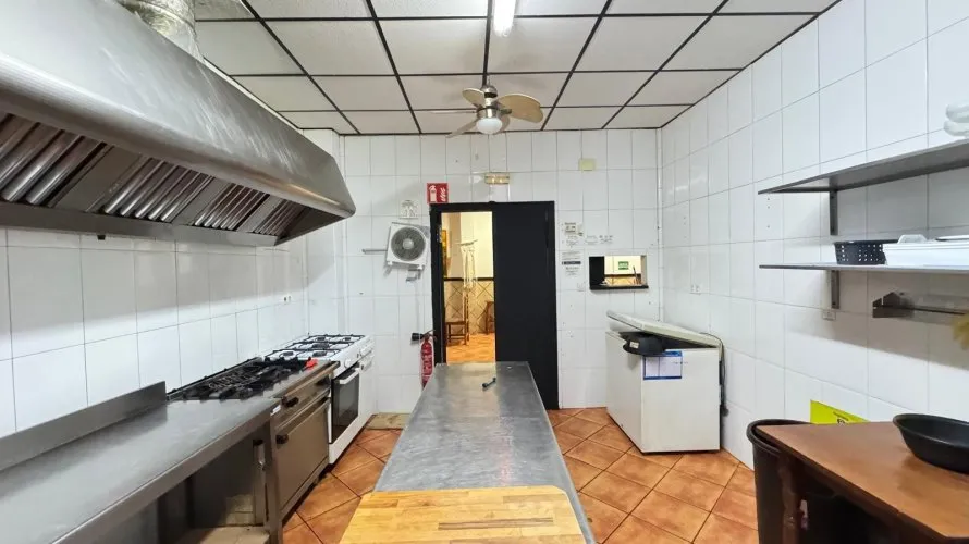 Commercial property de 159m² à Torrevieja, Espagne No. 2947