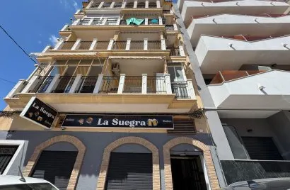 Commercial property de 159m² à Torrevieja, Espagne No. 2947