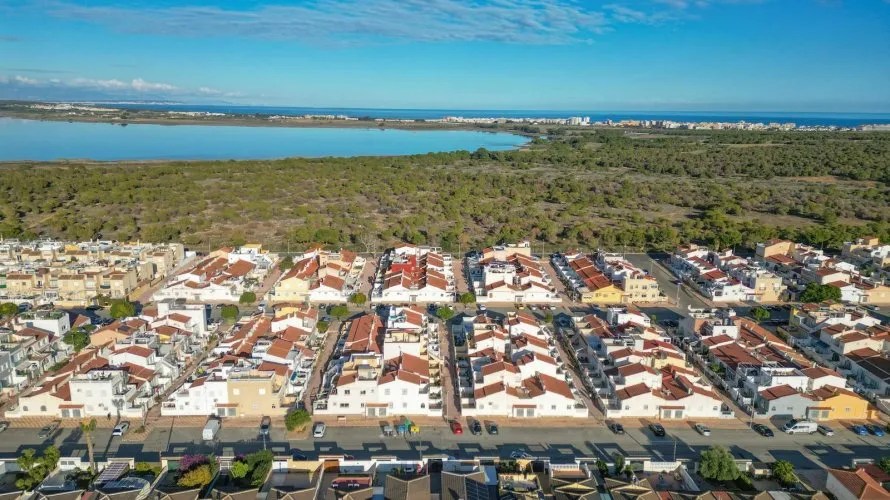 Villa de 102m² à Torrevieja, Espagne No. 2773 № 3