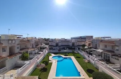 Bungalow de 2 chambres à Torrevieja, Espagne No. 2964
