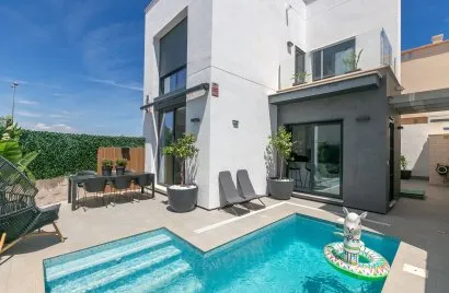 Villa de 103m² à Villamartin, Espagne No. 2747