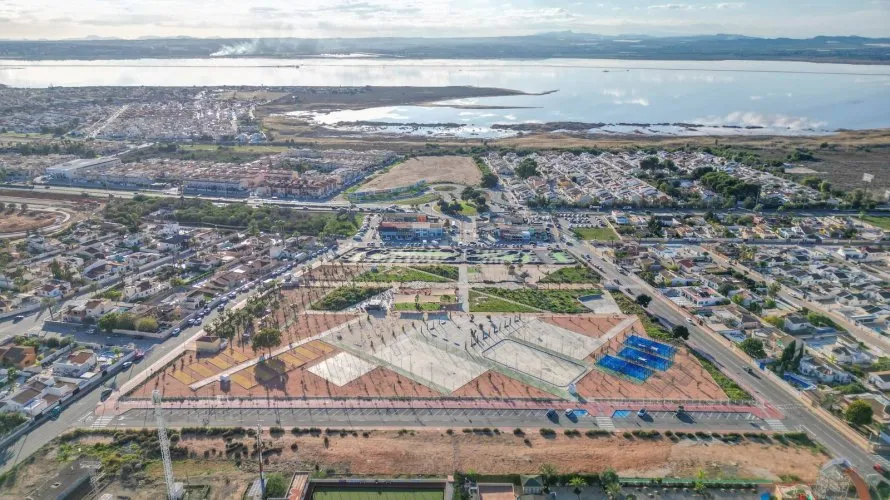 Villa de 102m² à Torrevieja, Espagne No. 2773
