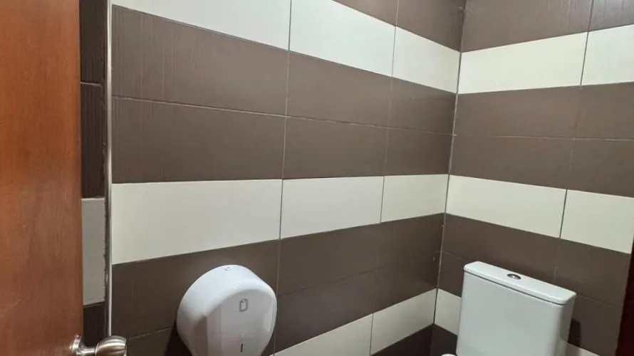 Commercial property de 145m² à Torrevieja, Espagne No. 2742 № 1