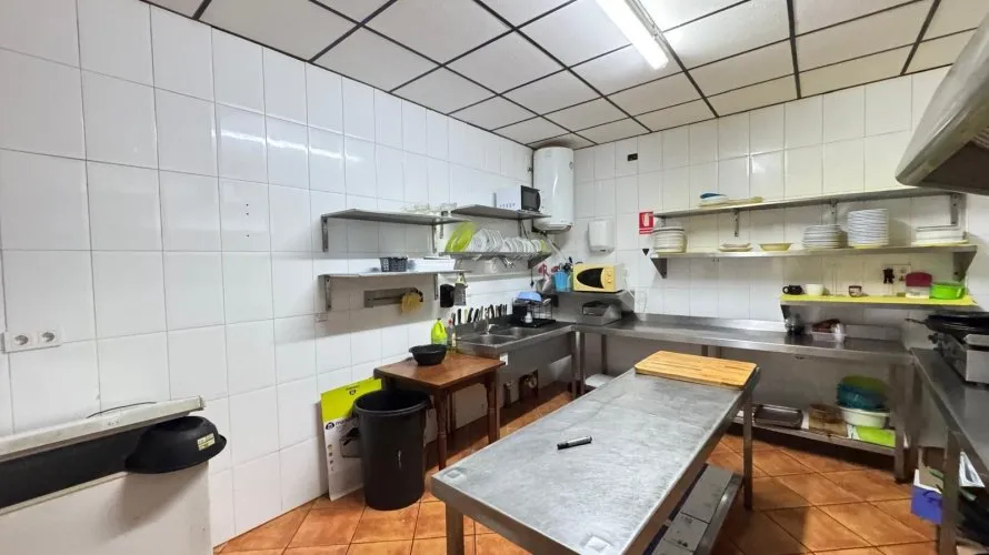 Commercial property de 159m² à Torrevieja, Espagne No. 2947 № 1
