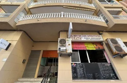 Commercial property de 150m² à Torrevieja, Espagne No. 2941