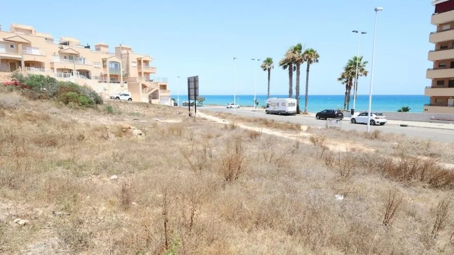 Land plot de à Torrevieja, Espagne No. 2813 № 1