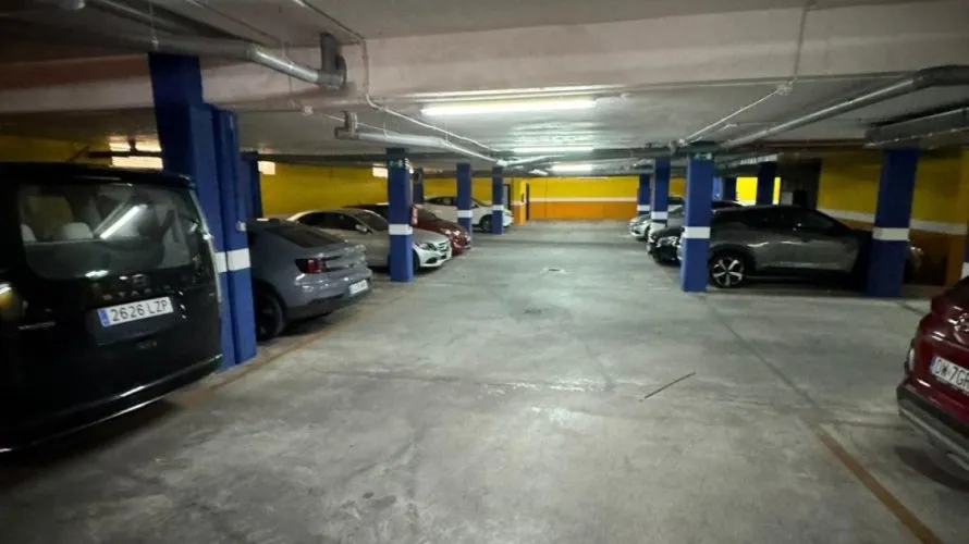 Parking de à Torrevieja, Espagne No. 2932 № 1