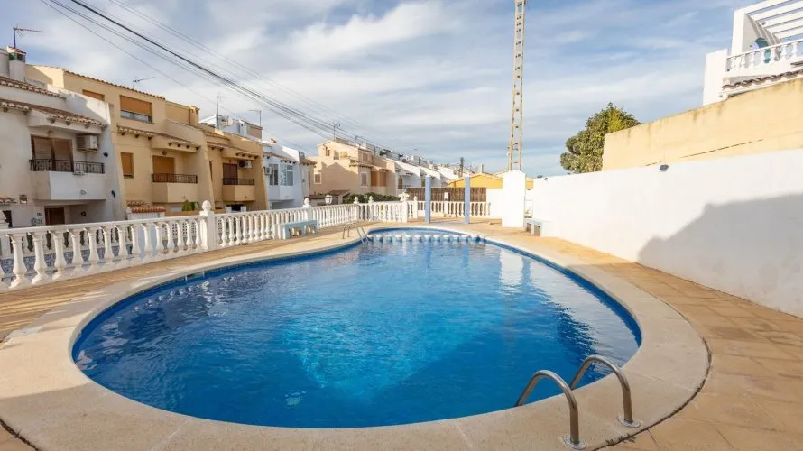 House de 78m² à Torrevieja, Espagne No. 2798 № 1