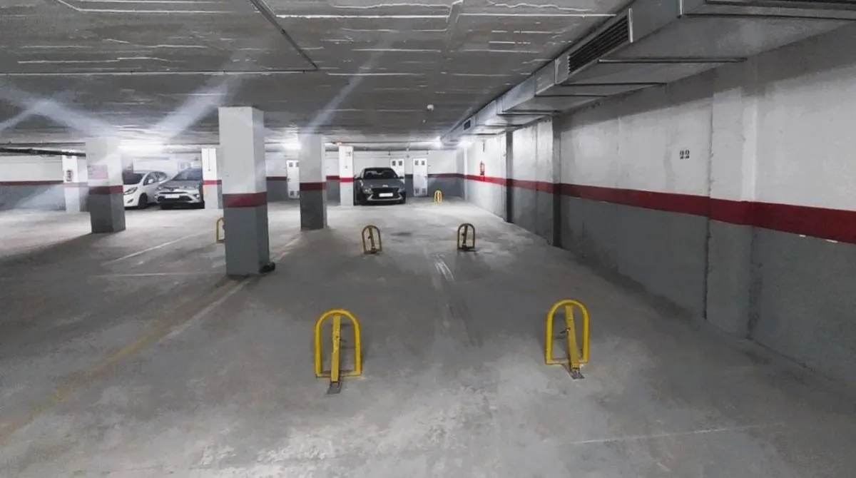 Parking de 4 chambres à Torrevieja, Espagne No. 2931