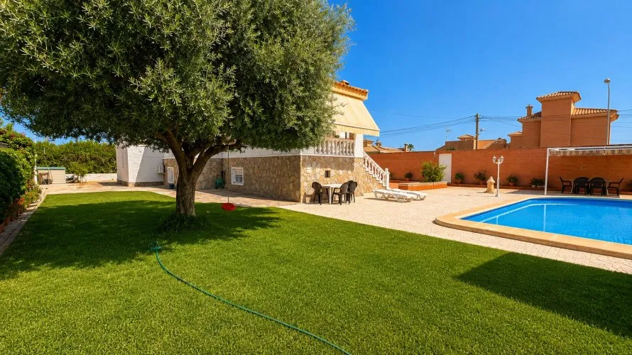 Villa de 200m² à Torrevieja, Espagne No. 3194 № 5