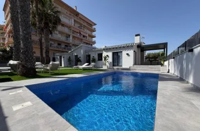 Villa de 4 chambres à Torrevieja, Espagne No. 3232