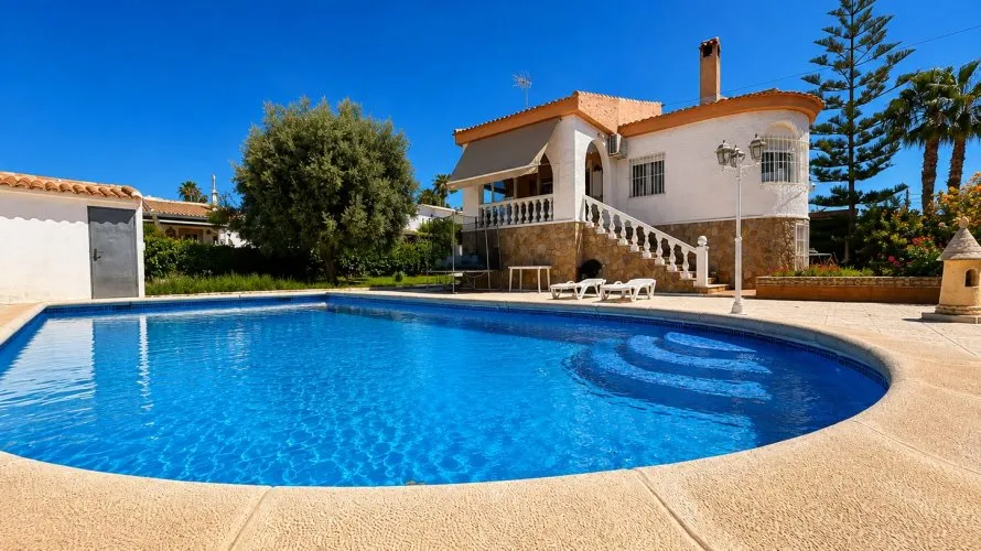 Villa de 200m² à Torrevieja, Espagne No. 3194 № 6
