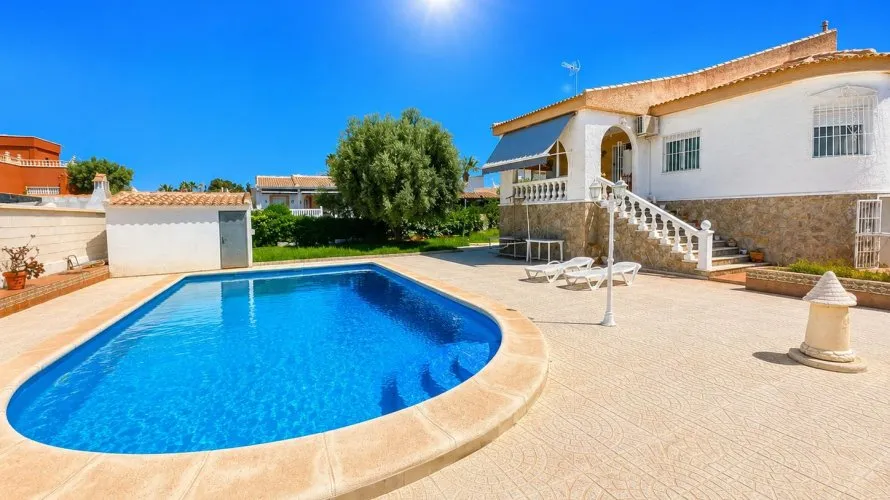 Villa de 200m² à Torrevieja, Espagne No. 3194 № 9