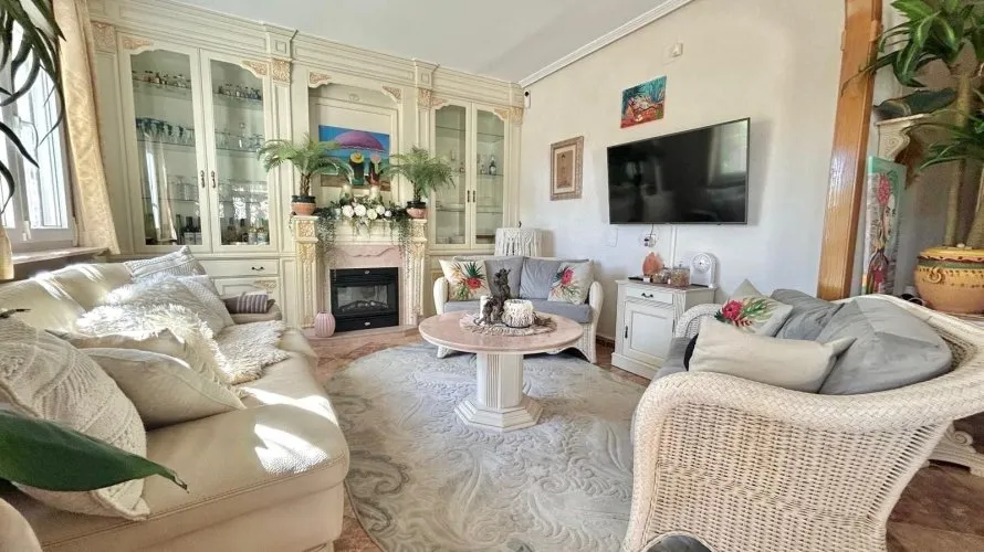 Villa de 2 chambres à Torrevieja, Espagne No. 3252