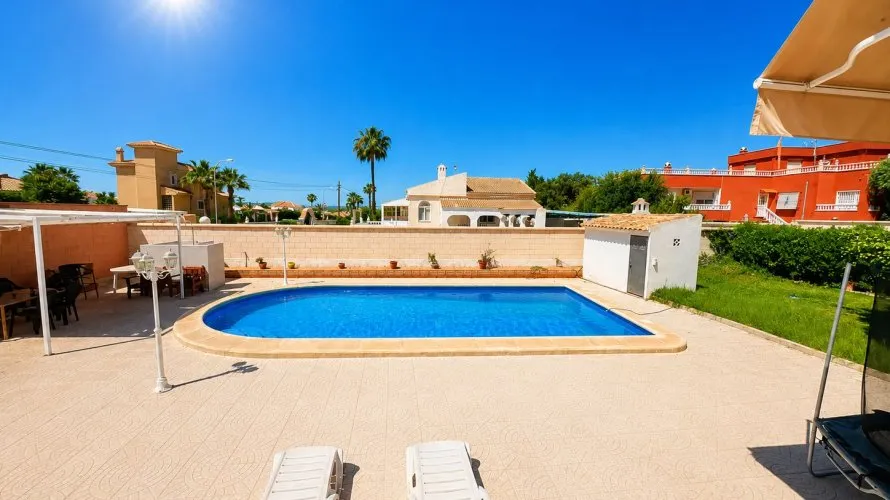 Villa de 200m² à Torrevieja, Espagne No. 3194 № 10