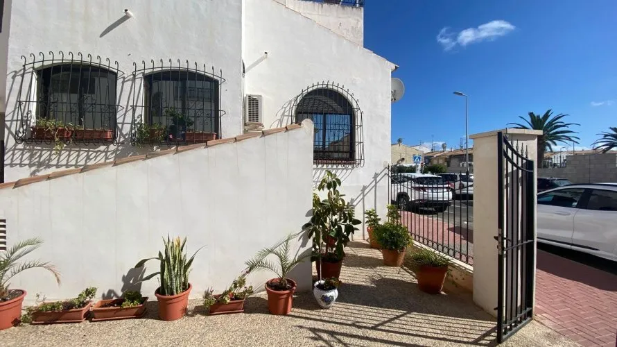 Apartment de 3 chambres à Torrevieja, Espagne No. 3349 № 3