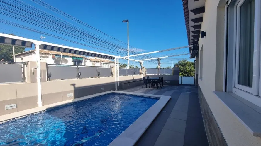 Villa de 4 chambres à Los Balcones, Espagne No. 3357 № 27