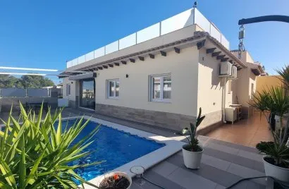 Villa de 4 chambres à Los Balcones, Espagne No. 3357