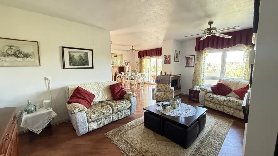 Villa de 220m² à Alicante, Espagne No. 3476 № 24