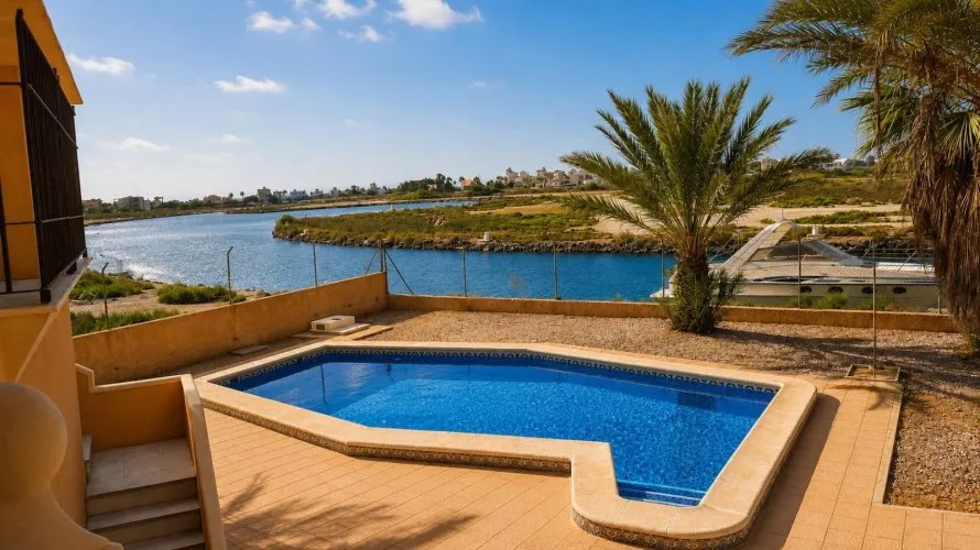 Villa de 3 chambres à La Manga del Mar Menor, Espagne No. 3338 № 1